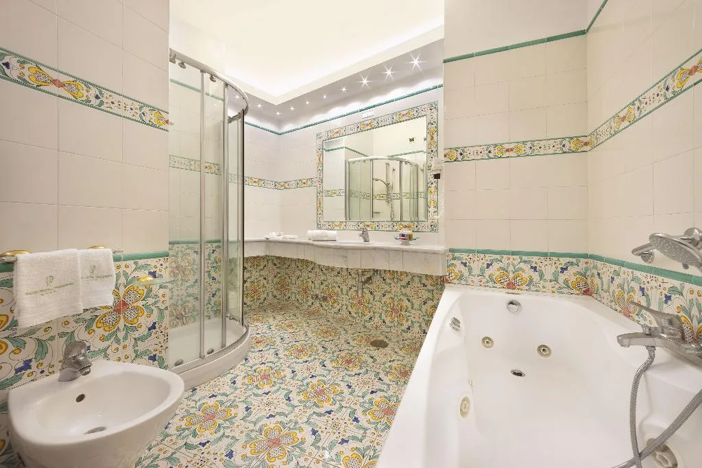 SUITE WITH JACUZZI Room, President, Naples