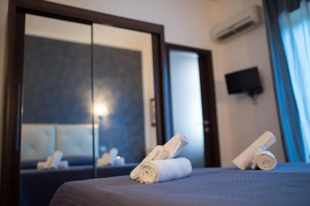 Room, Antichi Ricordi, Catania