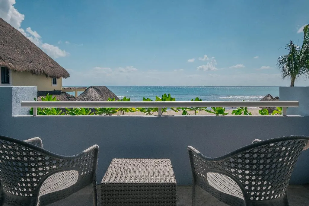 JUNIOR SUITE OCEAN FRONT Room, Iberostar Waves Paraiso del Mar All Inclusive, Cancun Area