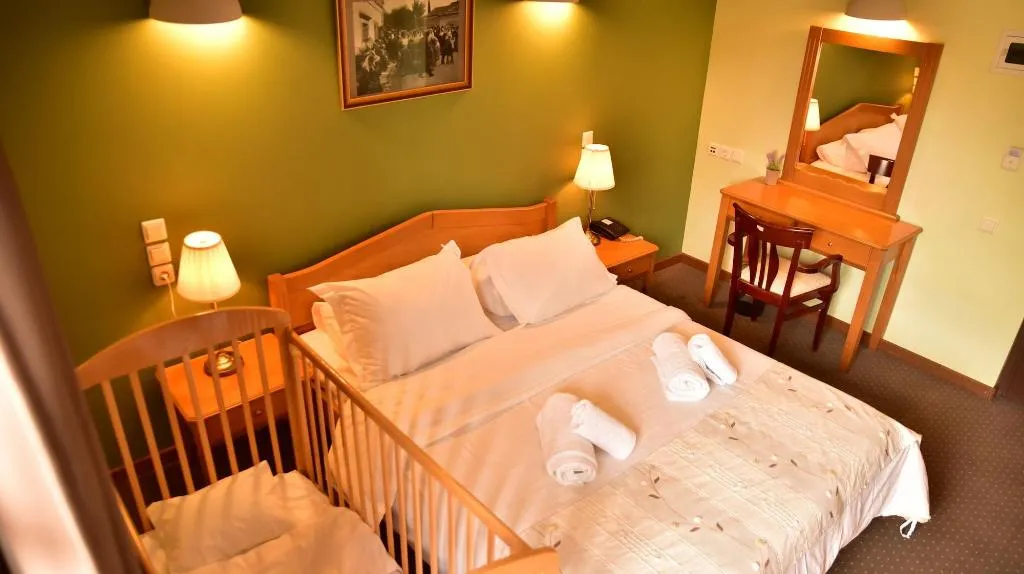 Room, Mont Helmos, Athens
