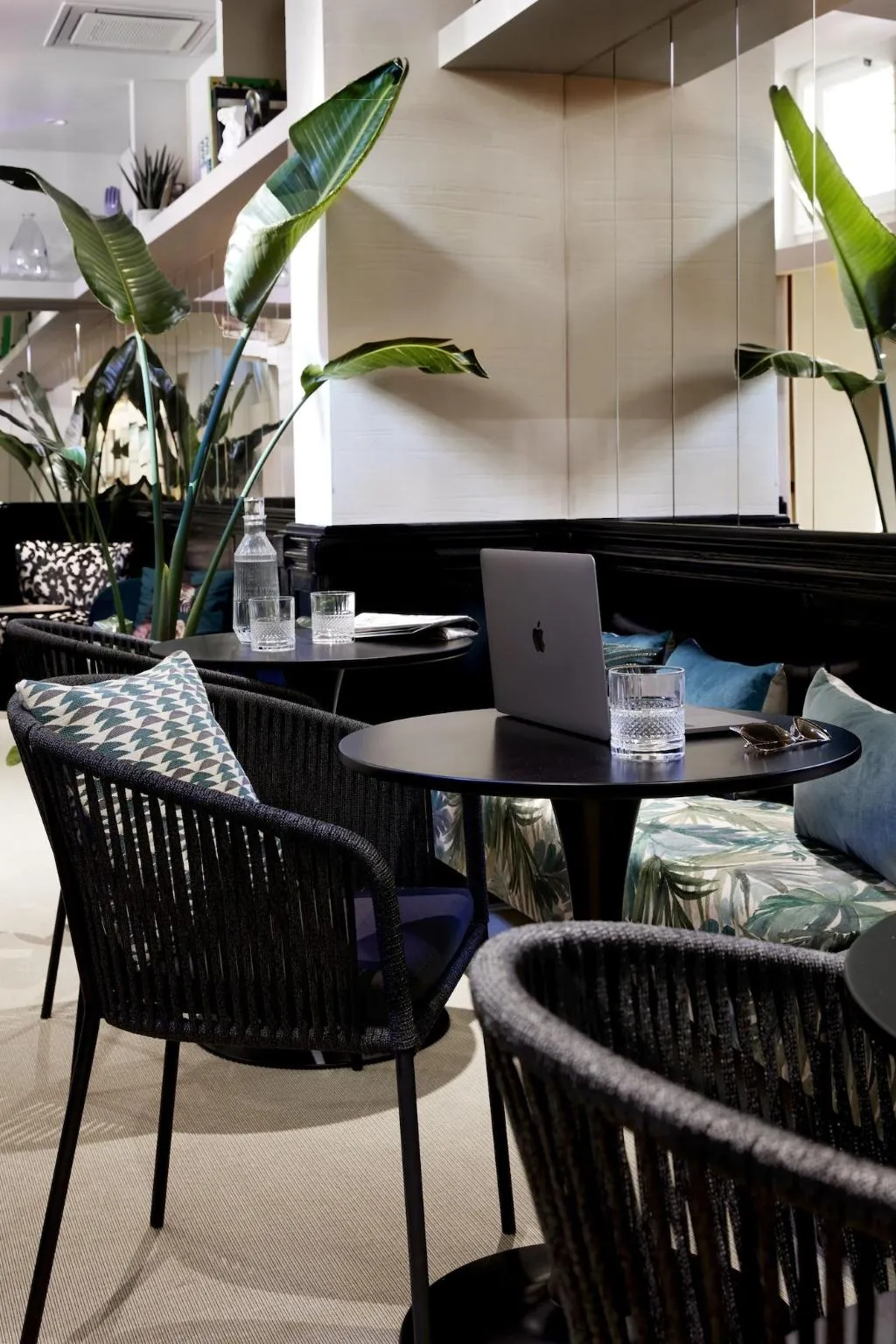 Sports and Entertainment, Hotel Vite, Rome