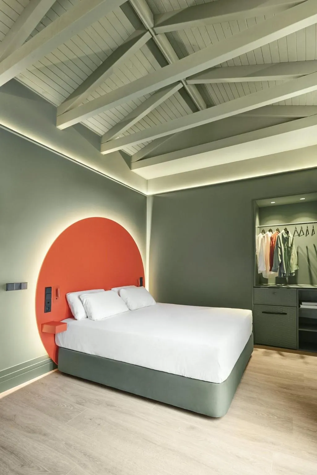 DOUBLE SUPERIOR QUEEN BED Room, Chic & Basic Dot, Madrid