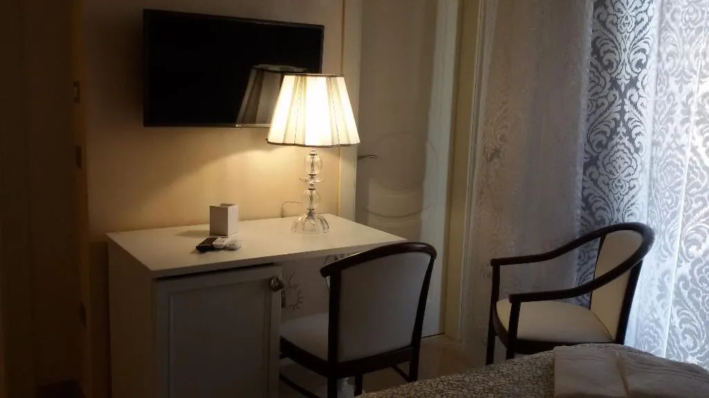 DOUBLE DELUXE Room, Daphnae House, Catania