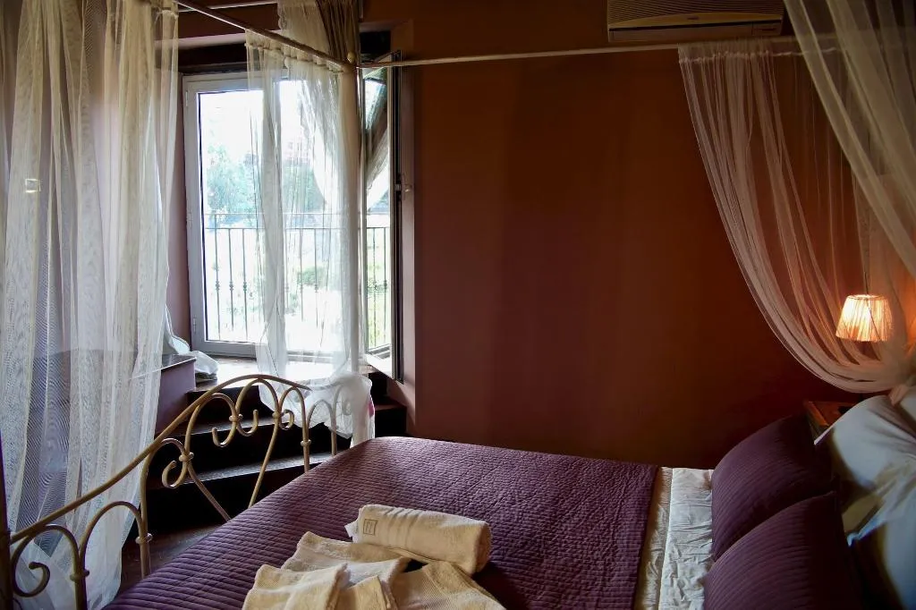 Room, B&b A'Luggetella, Naples