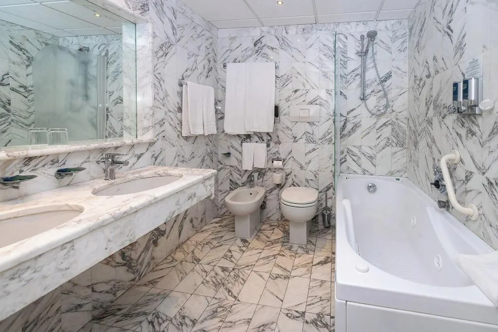 SUITE CLASSIC KING BED Room, Four Points by Sheraton Catania Hotel & Conference, Catania