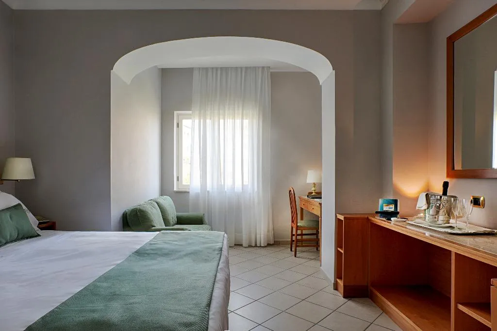 TRIPLE STANDARD Room, Montespina Park Hotel, Naples