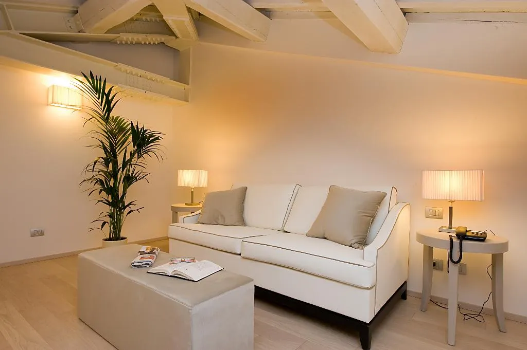 FAMILY ROOM DELUXE CAPACITY 4 Room, Relais dell Olmo, Perugia