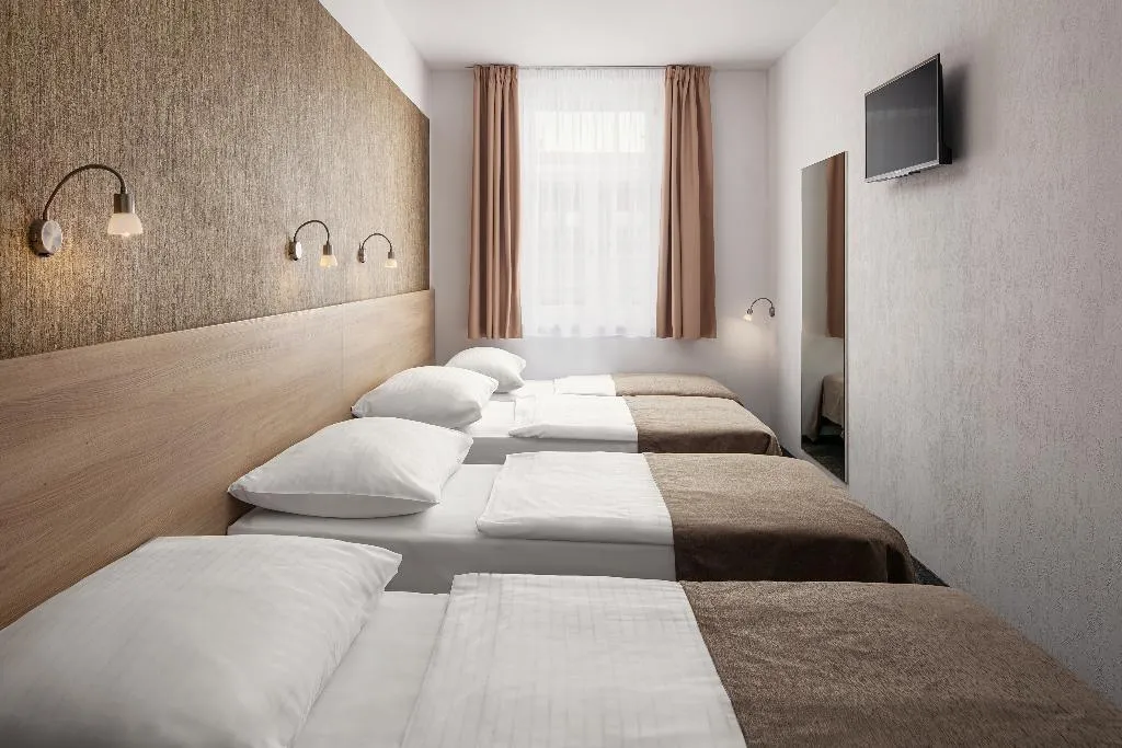 QUADRUPLE CAPACITY 4 Room, Hotel Ambiance, Prague