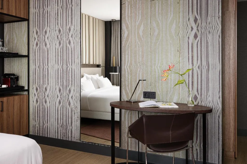 DOUBLE PREMIUM Room, NH Collection Amsterdam Flower Market, Amsterdam