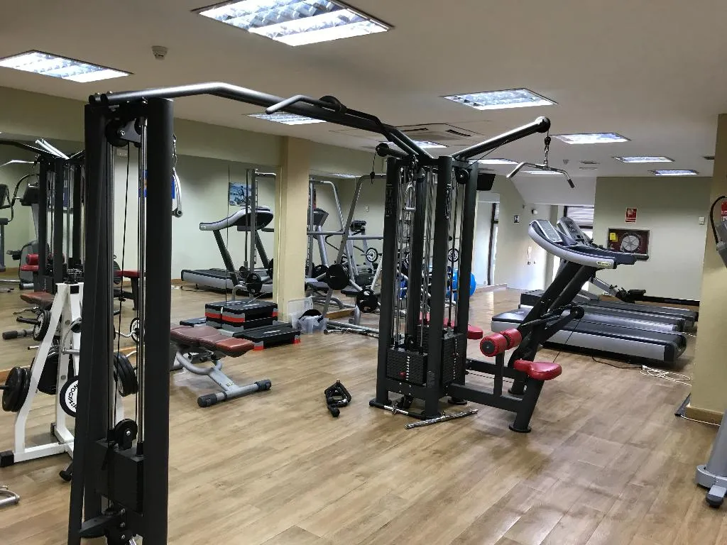 Sports and Entertainment, Macdonald Dona Lola, Costa Del Sol