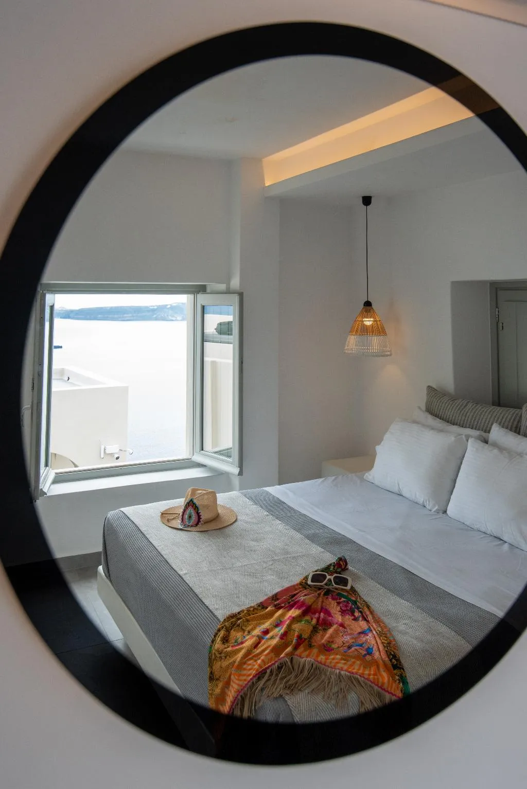SUITE DELUXE WITH VIEWS Room, Caldera Cliff Illusion Suites, Santorini
