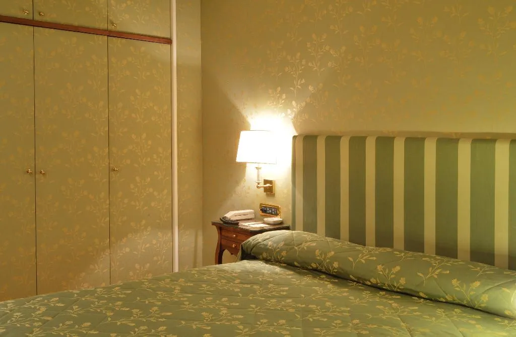 DOUBLE SUPERIOR QUEEN BED Room, Grand Hotel Vesuvio Naples, Naples