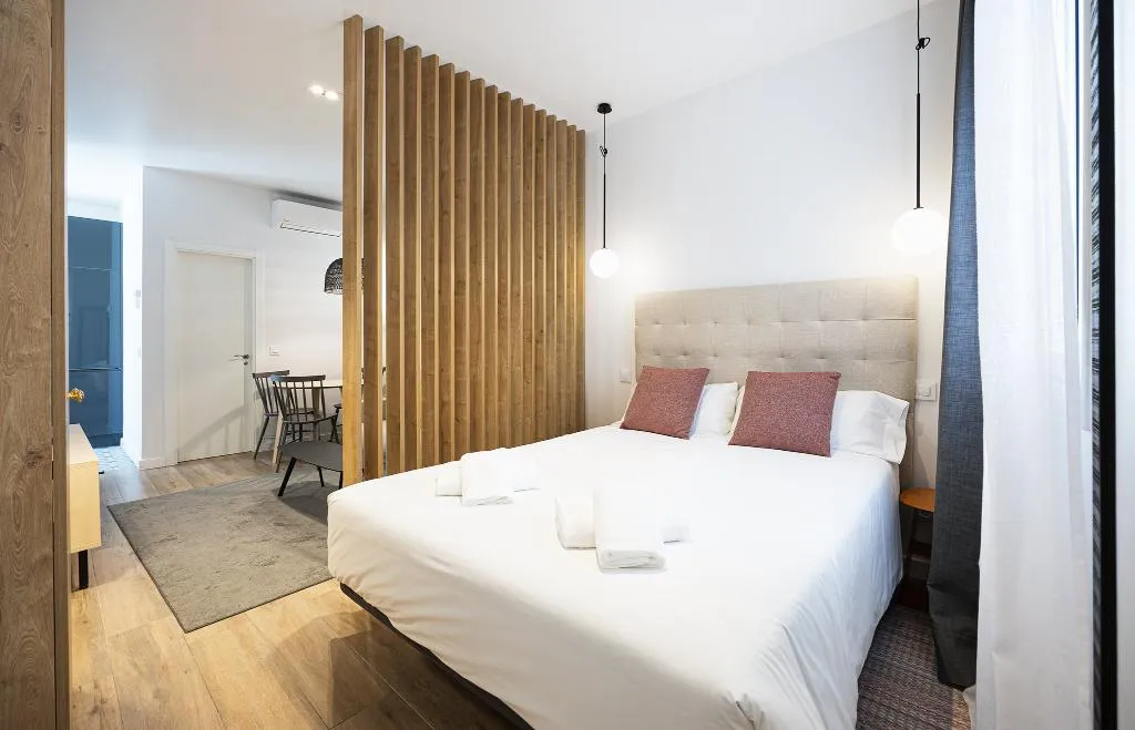 STUDIO STANDARD Room, Smartr Atocha Reina Sofia, Madrid