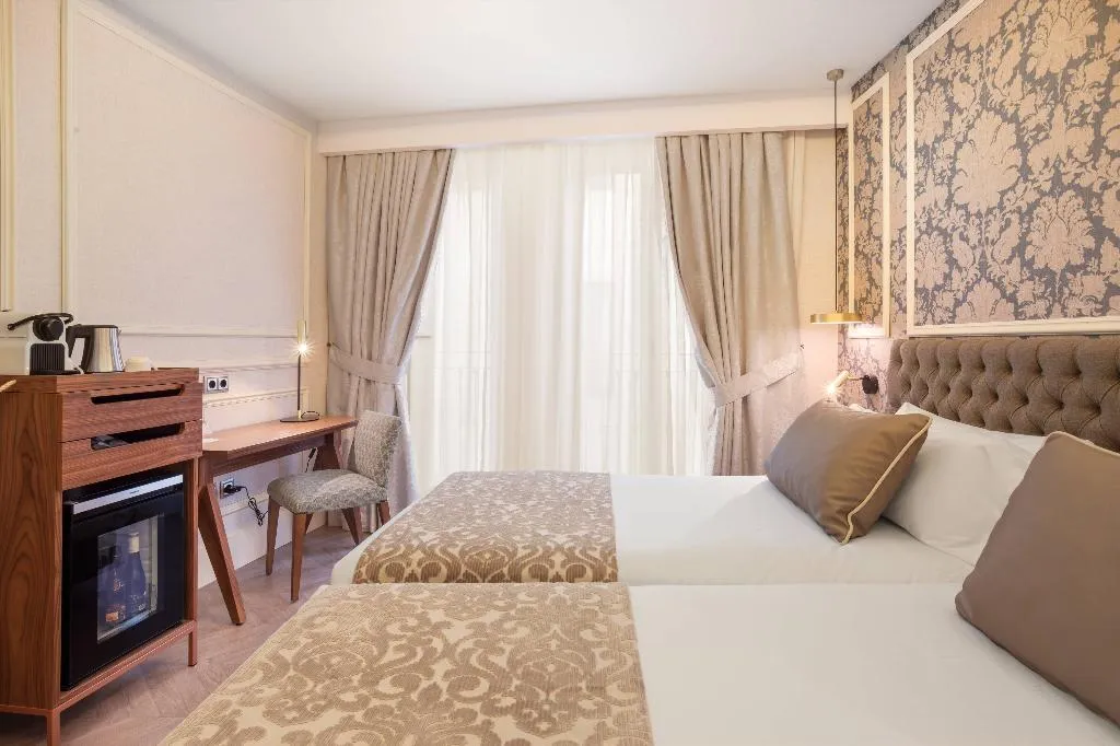 Room, Catalonia las Cortes, Madrid