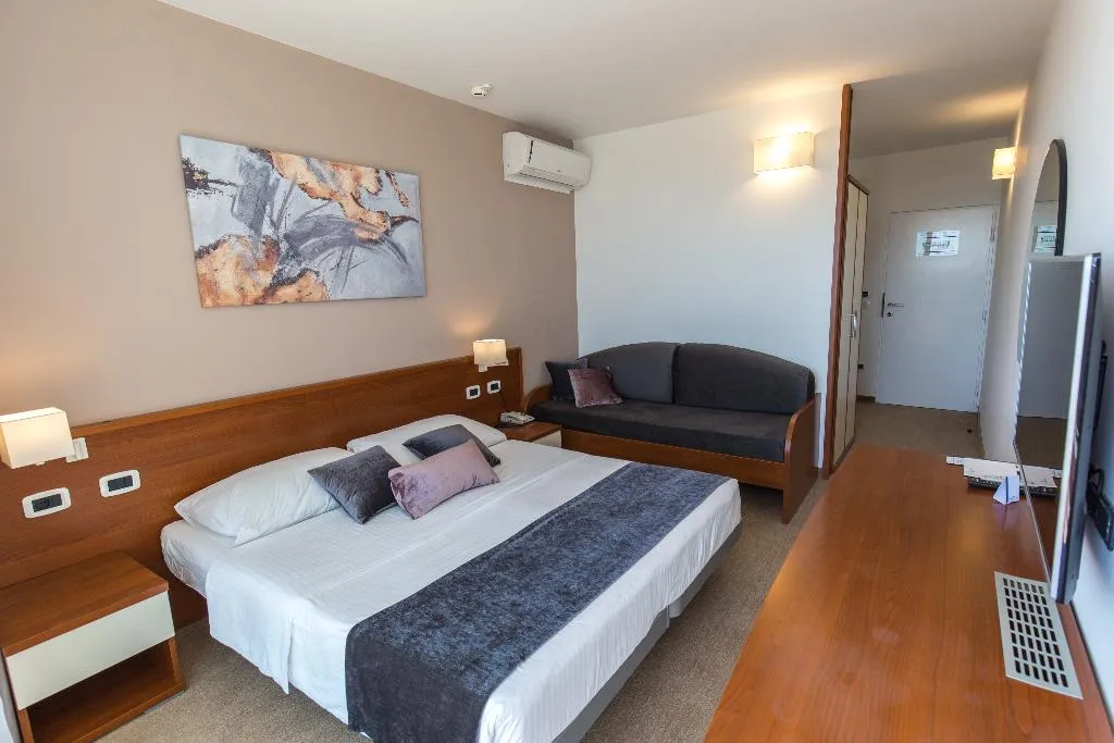 FAMILY ROOM SIDE SEA VIEW Room, Arena Hotel Holiday, Istria