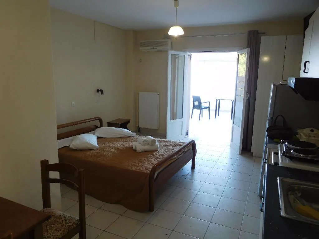 STUDIO CAPACITY 2 Room, Harbour View, Kalamata