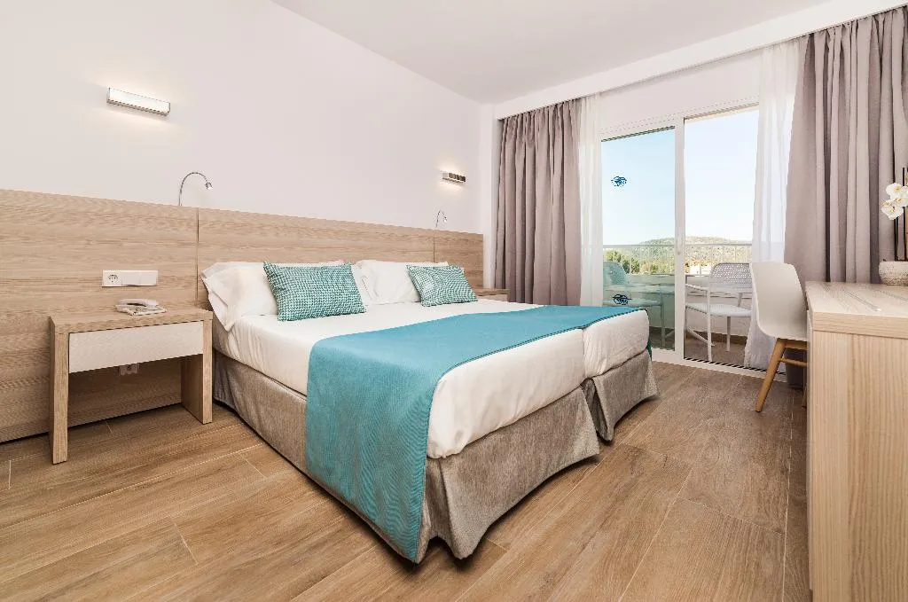 Room, Globales Mimosa, Majorca