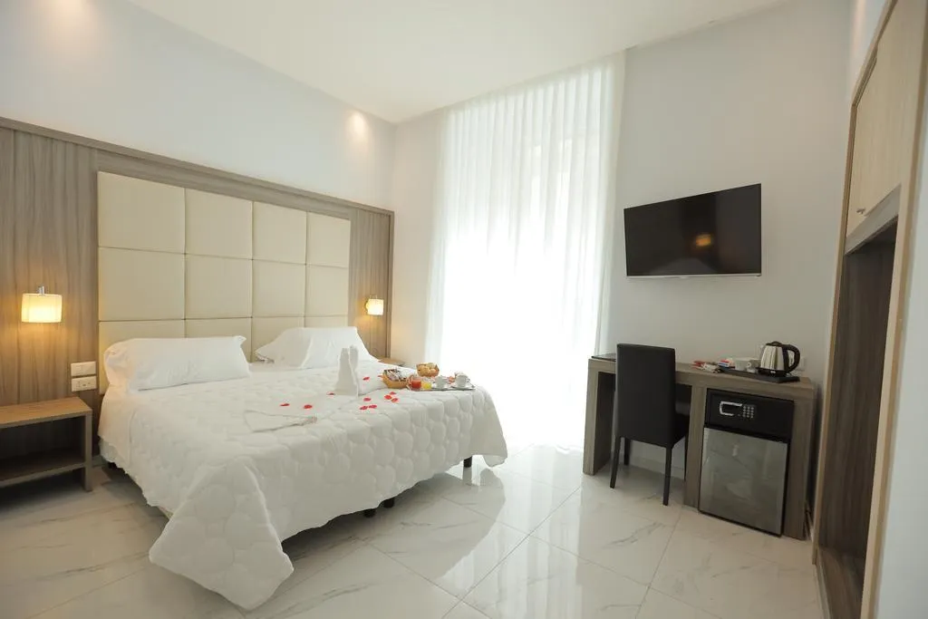 Double or Twin STANDARD Room, Garibaldi Suite, Naples