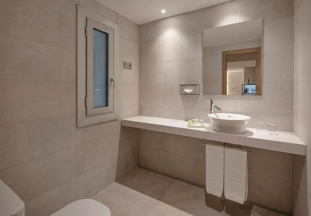 FAMILY ROOM CAPACITY 4 Room, NH Sants Barcelona, Barcelona
