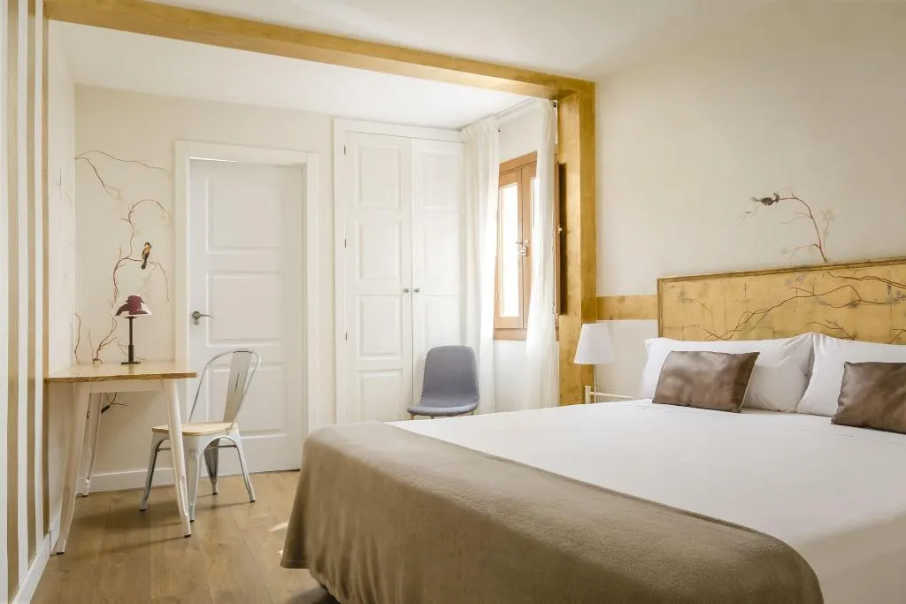 DOUBLE SINGLE USE WITH DOUBLE BED Room, YIT Puerta Bisagra, Madrid