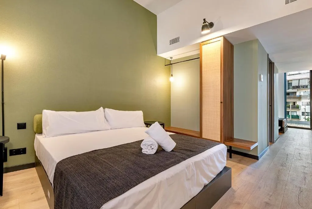 TRIPLE STANDARD Room, Hotel Orangine, Barcelona