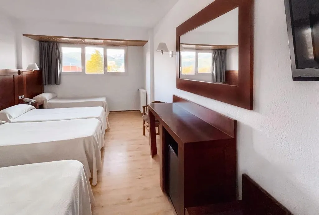 QUADRUPLE STANDARD Room, Puigcerda Park Hotel, Barcelona