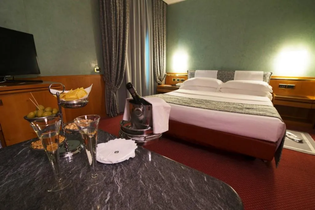 DOUBLE CLASSIC Room, Hotel Michelangelo Milan, Milan
