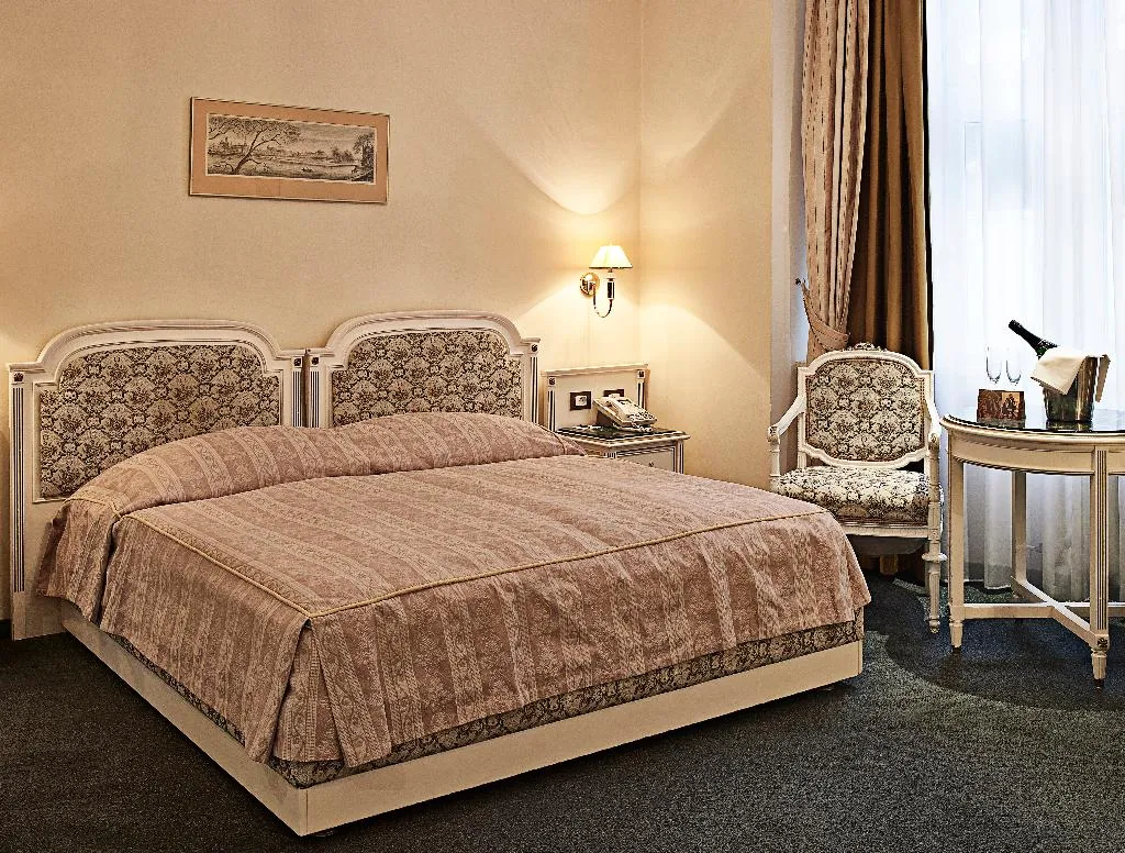 Room, Ambassador Zlata Husa, Prague