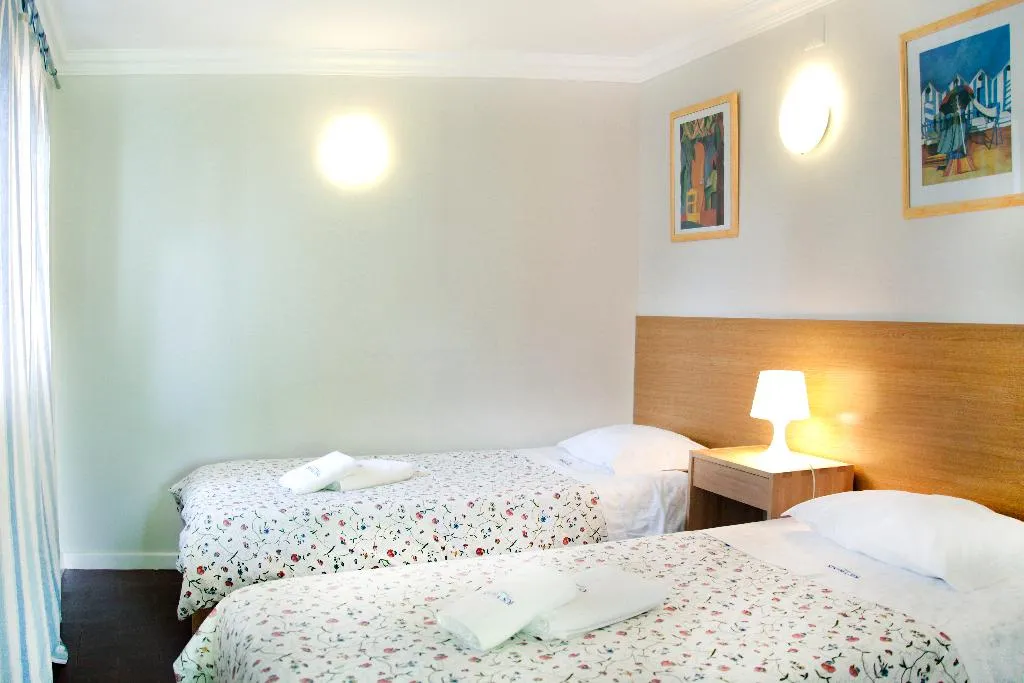 APARTMENT CAPACITY 6 TWO BEDROOMS Room, Sintra Sol Apartamentos Turisticos, Lisbon