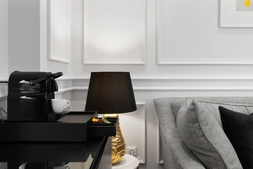 SUITE KING BED WITH JACUZZI Room, Praxitelous Luxury Suites, Athens