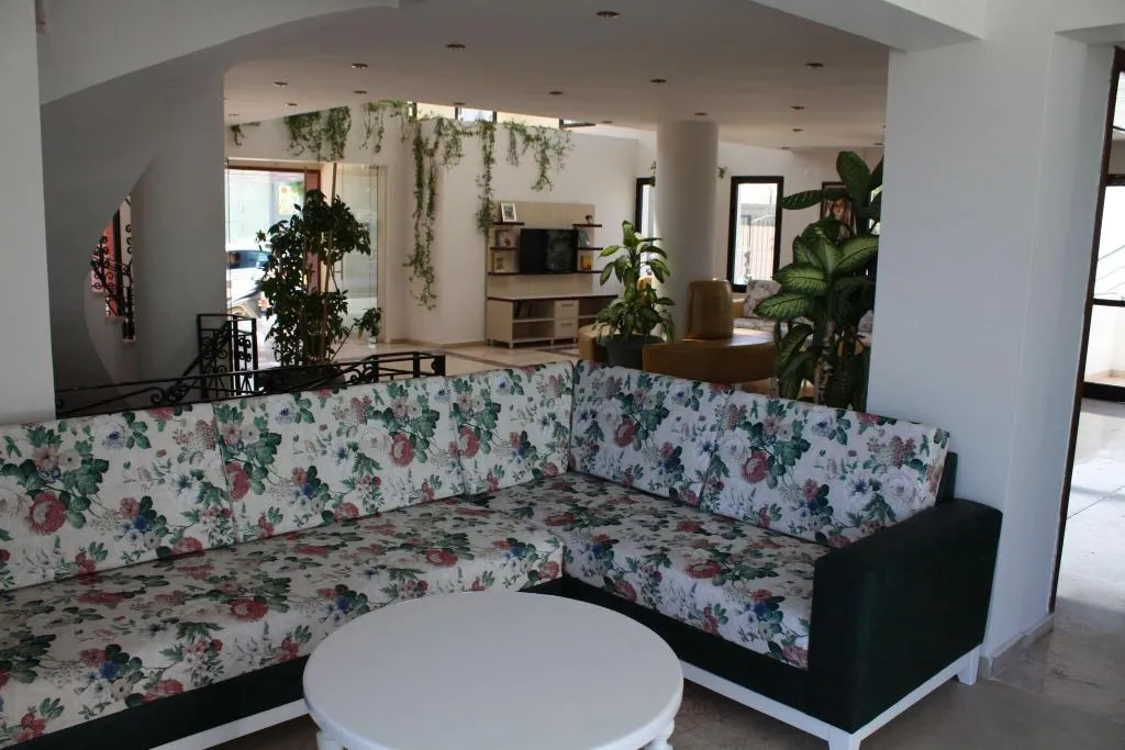 Lobby, Bronze, Bodrum