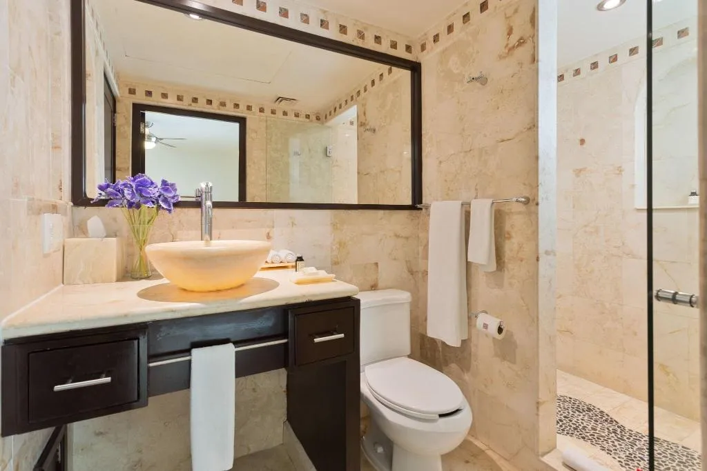 QUADRUPLE TWO BEDROOMS Room, El Taj Ocean Front and Beachside Condo Hotel, Playa Del Carmen