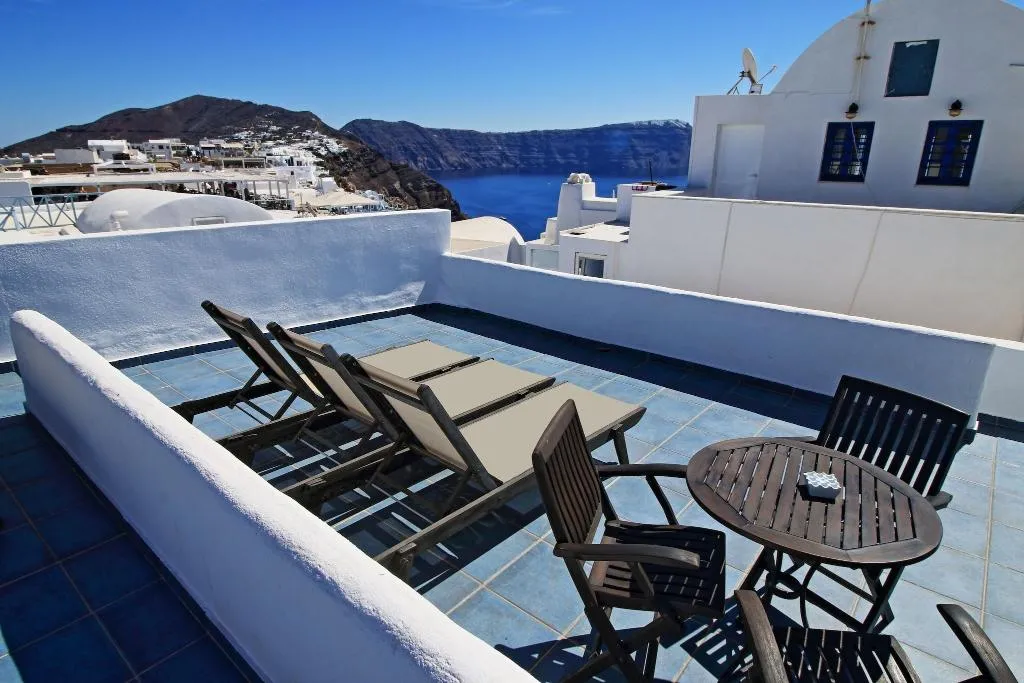 SINGLE SUPERIOR Room, Aethrio Sunset Village, Santorini