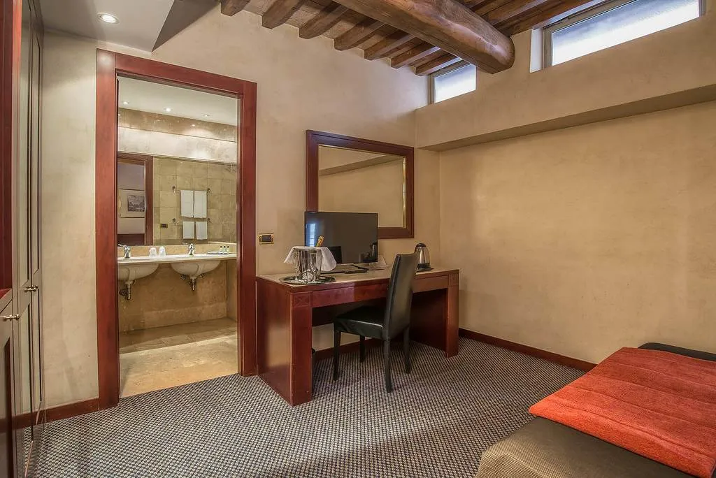 Double or Twin SUPERIOR Room, Accademia, Rome