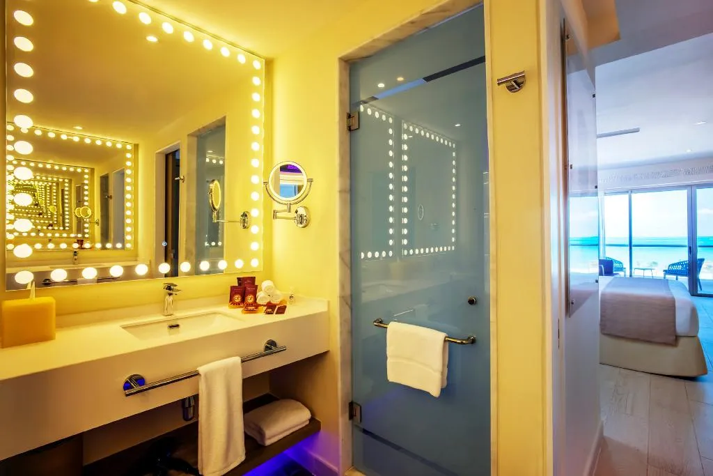 JUNIOR SUITE STANDARD Room, Planet Hollywood Adult Scene - All-Inclusive Resor, Cancun Area