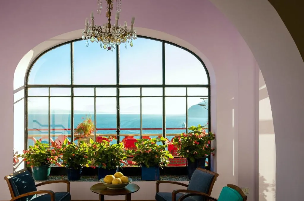 Lobby, Minerva, Naples