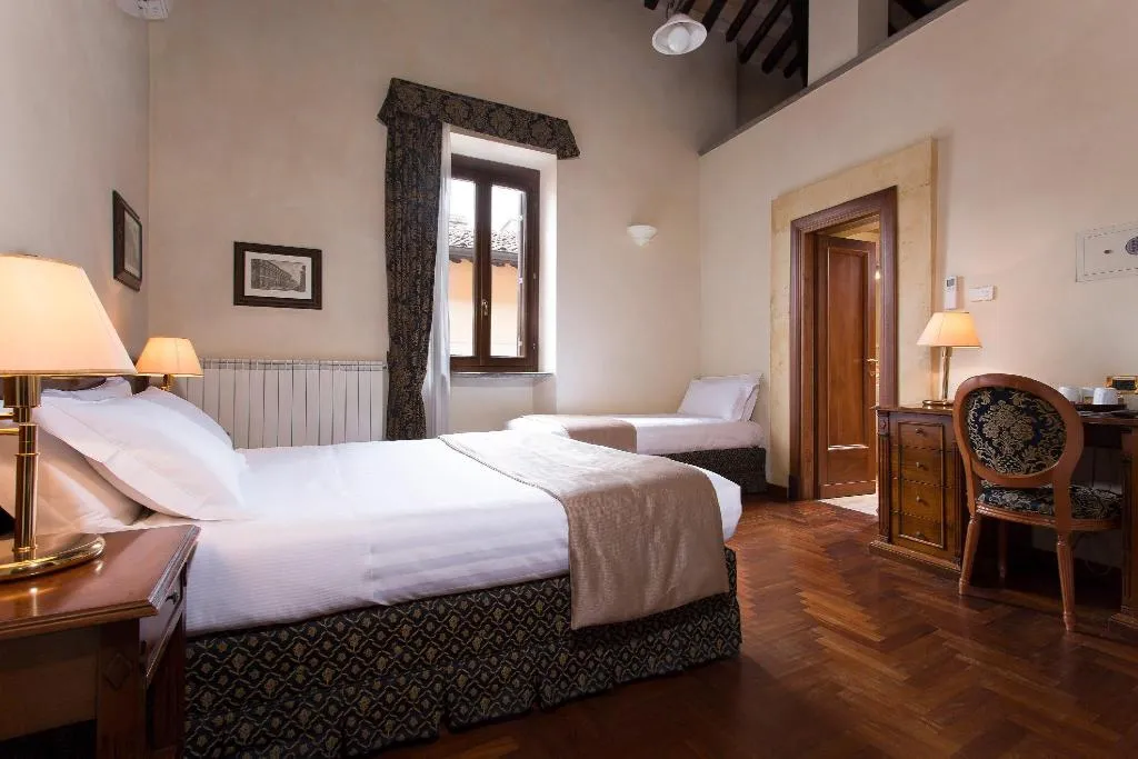 Room, Teatro Pace 33, Rome