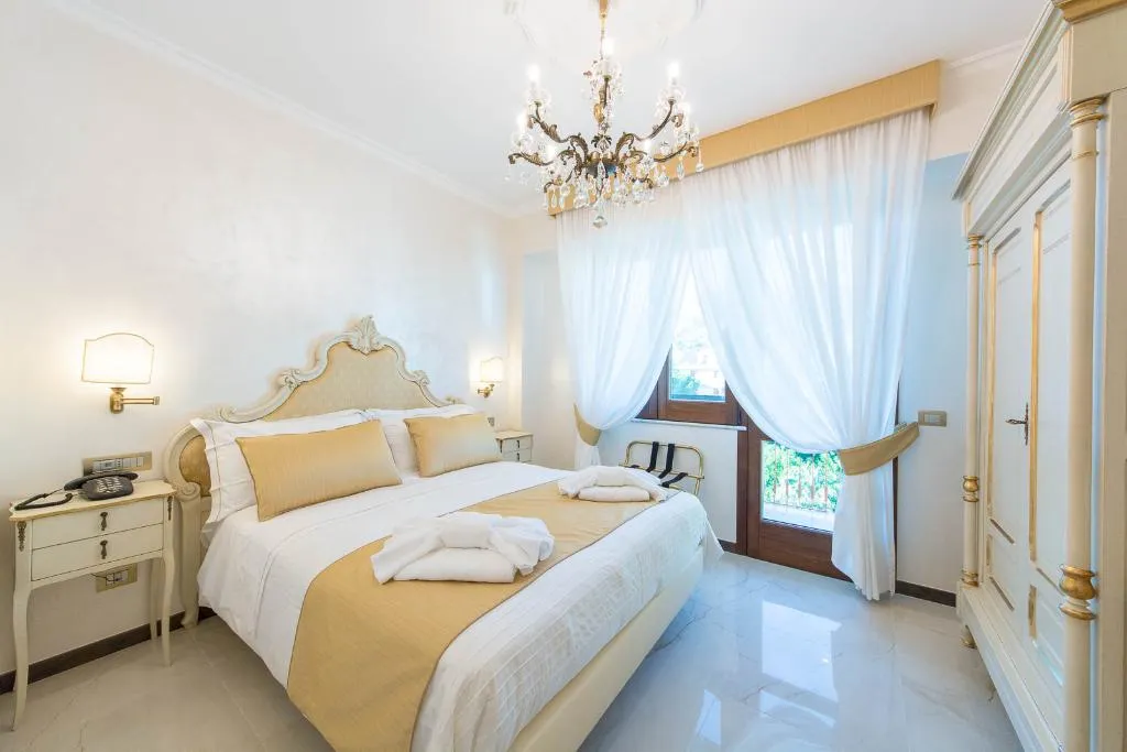 DOUBLE SUPERIOR SEA VIEW Room, B&B Palazzo Montesanto, Naples