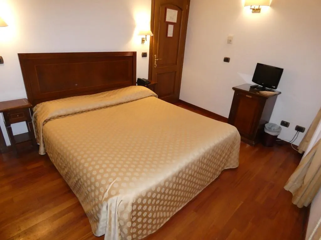 Double or Twin CANAL VIEW Room, La Forcola, Venice