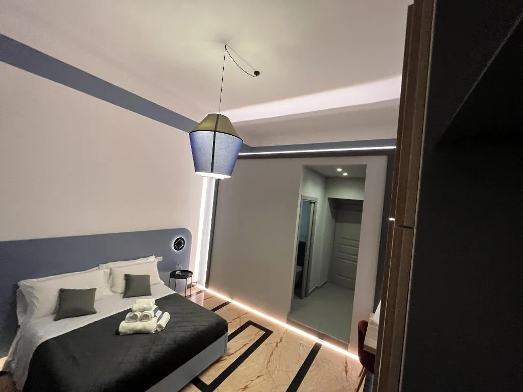 Room, Rettifilo 311, Naples