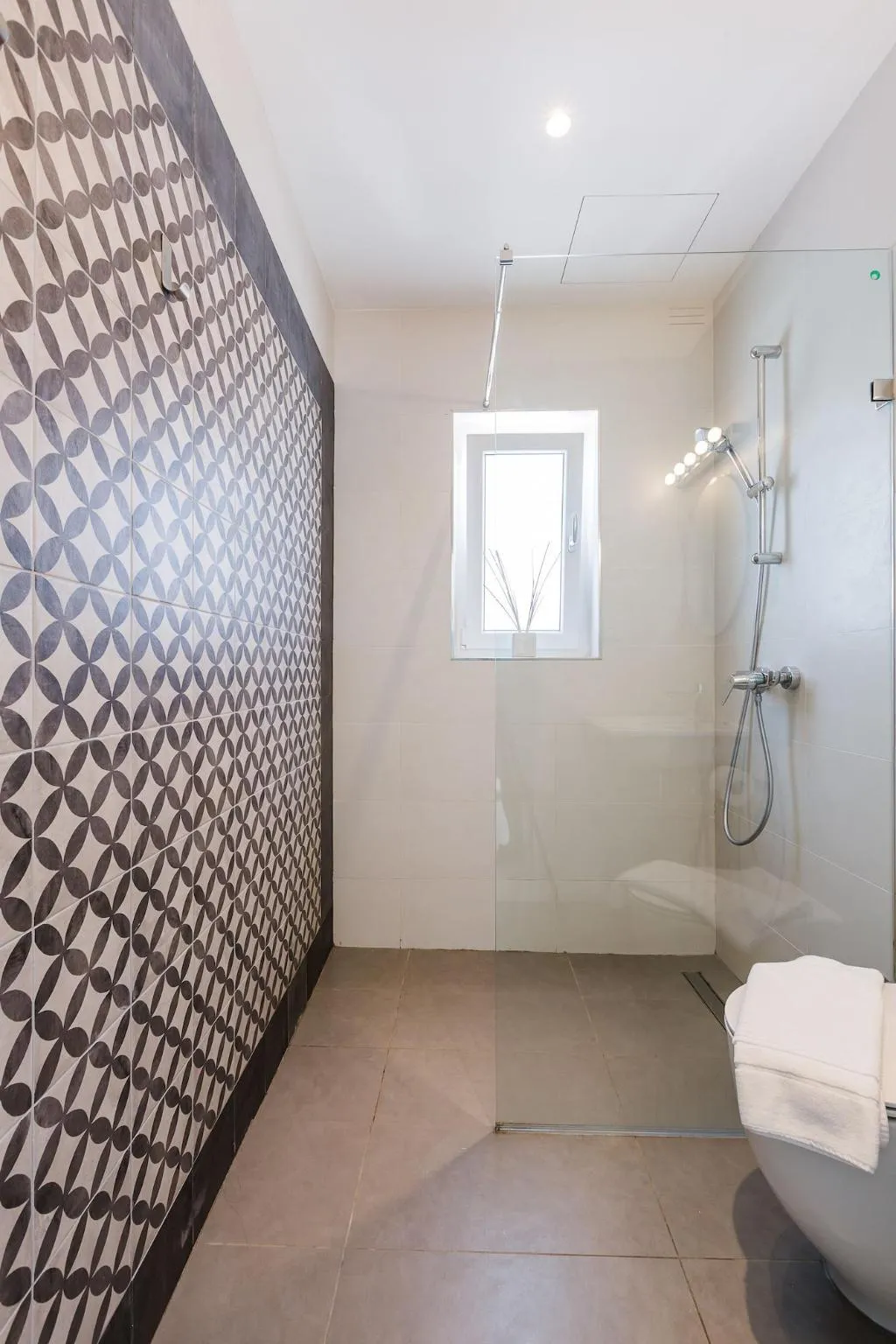 Room, Two Pillows Boutique Hostel, Malta