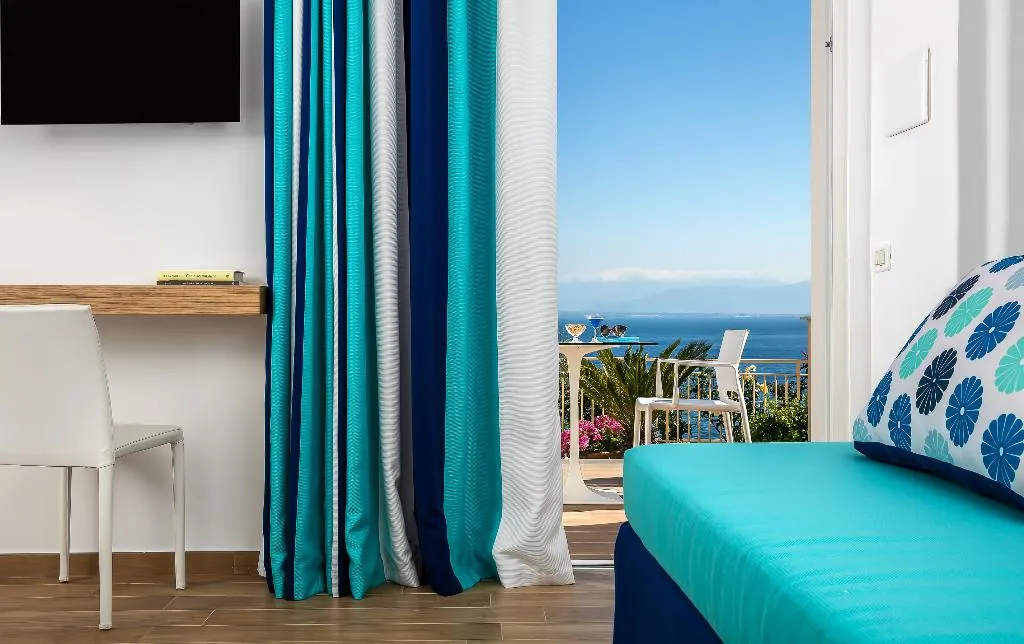 TRIPLE DELUXE Room, Hotel Miramare, Naples