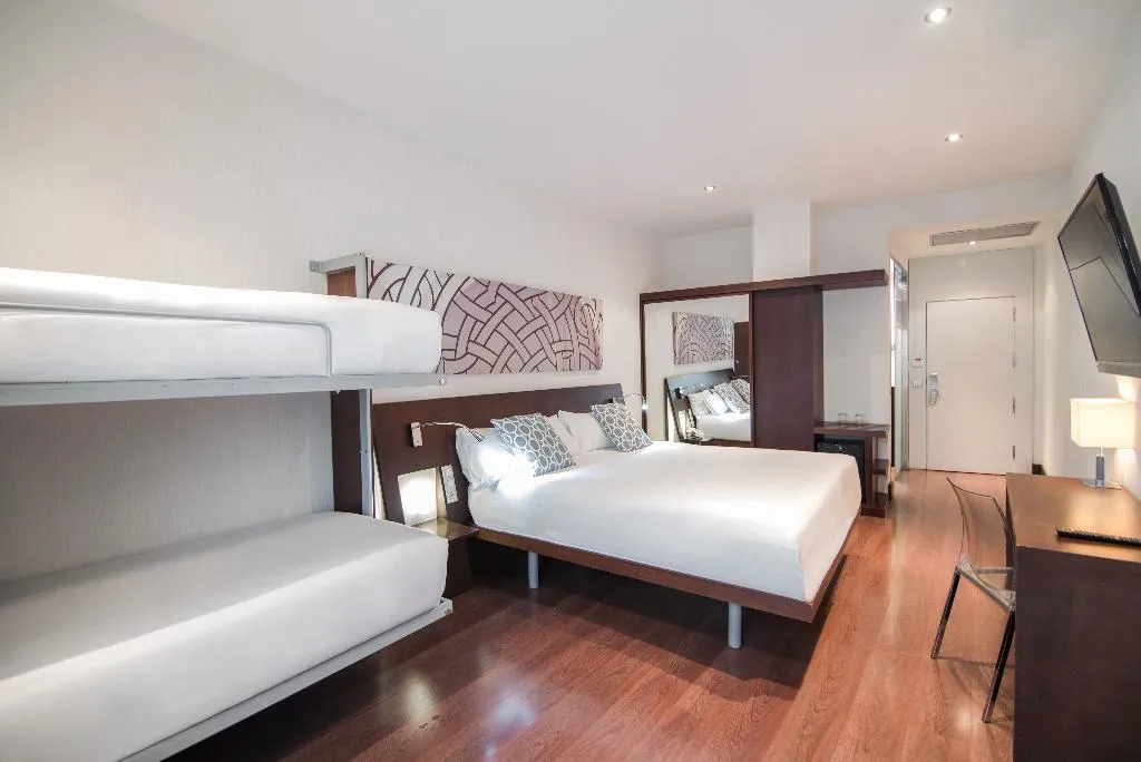 QUADRUPLE STANDARD Room, Petit Palace Marques Santa Ana, Seville