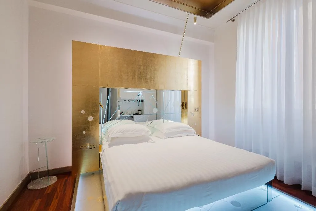 DOUBLE SUPERIOR Room, Hotel Trecento, Rome