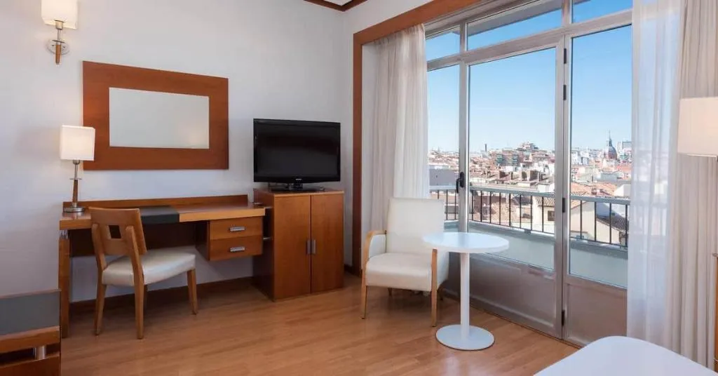 Room, Hotel Madrid Plaza de España Affiliated by Meliá, Madrid
