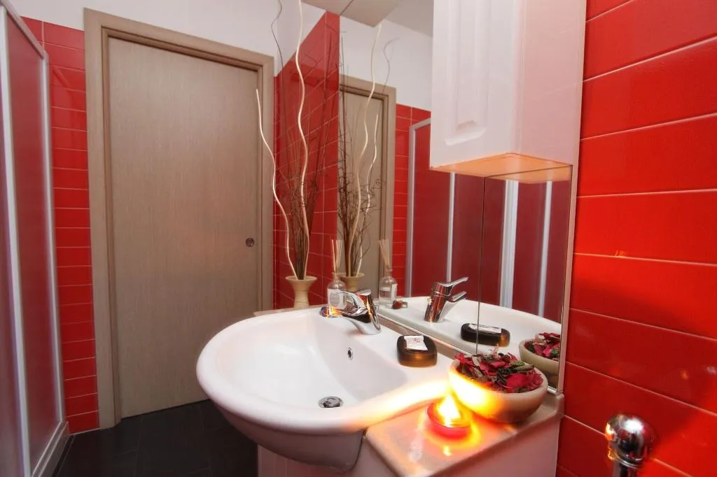 Room, Moonrose, Milan
