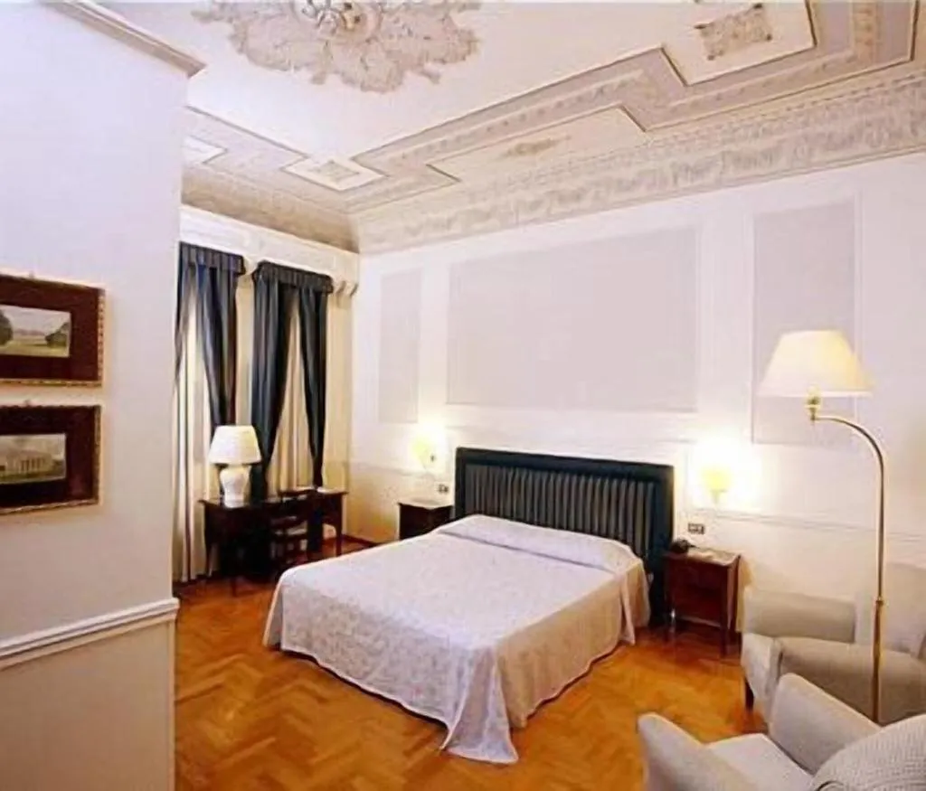 Room, Hotel Flora, Rome