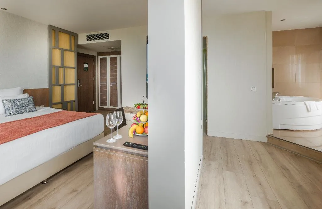 DOUBLE WITH JACUZZI Room, Sherwood Dreams Resort, Antalya