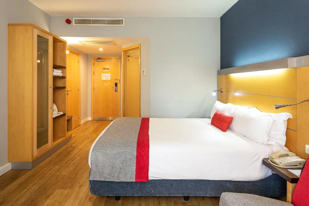 DOUBLE NON SMOKING Room, Holiday Inn Express Lisbon-Oeiras, Lisbon