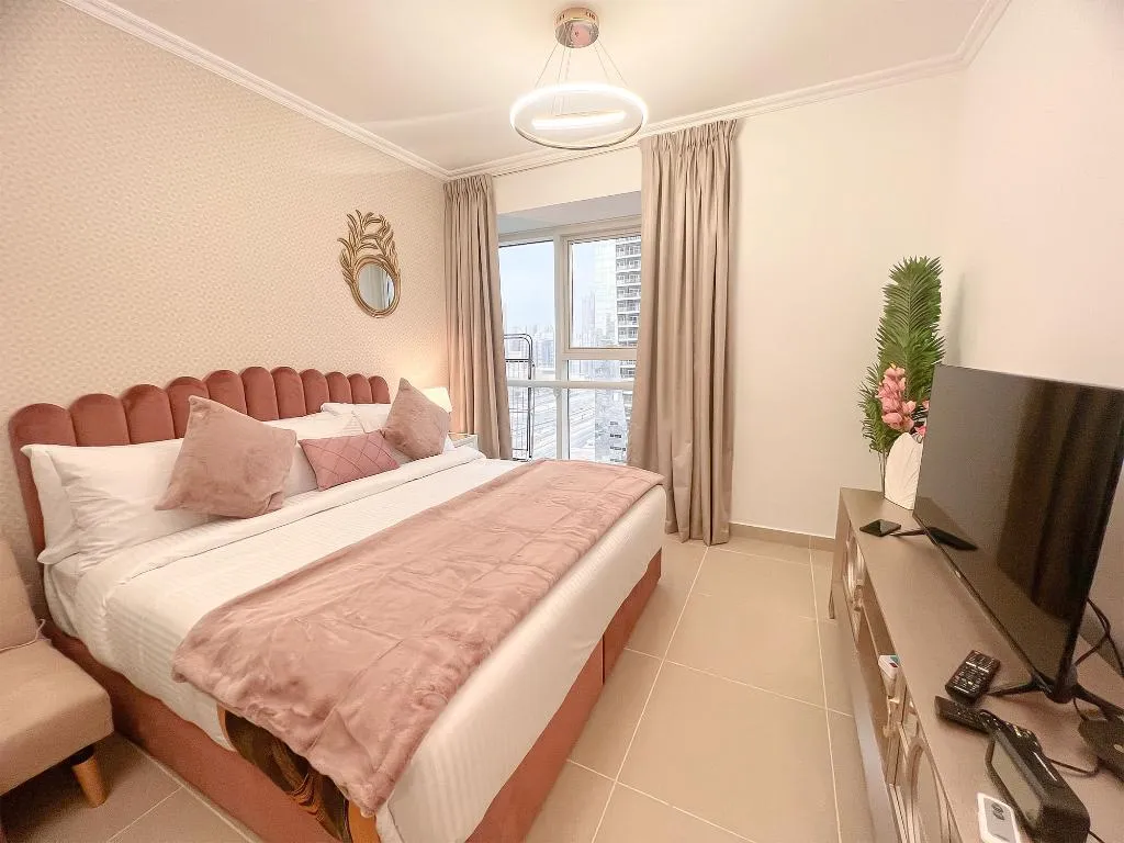 STUDIO DELUXE ONE BED Room, Goldcrest Executive, Dubai